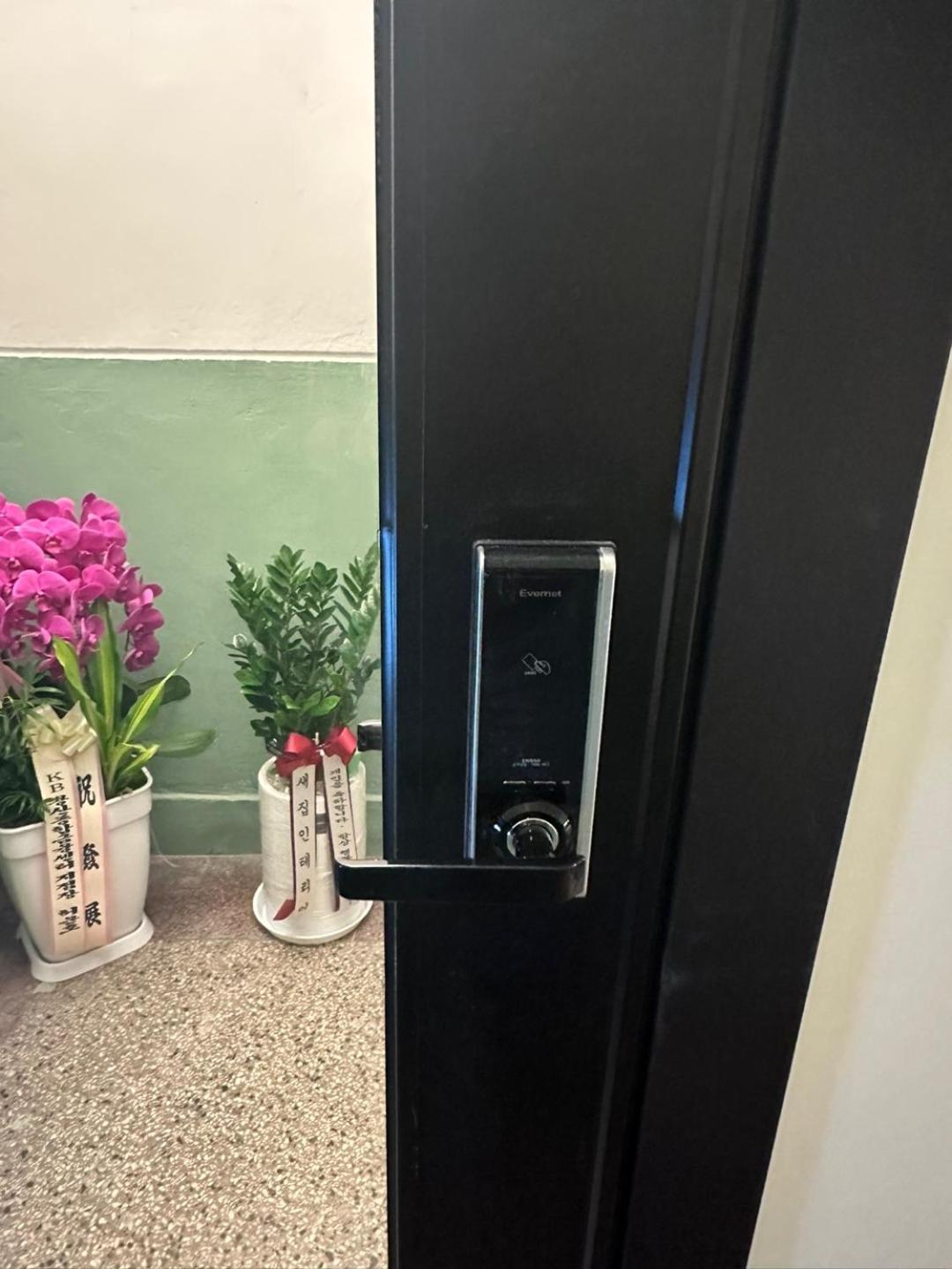 R Guesthouse Jongmyo Сеул Экстерьер фото