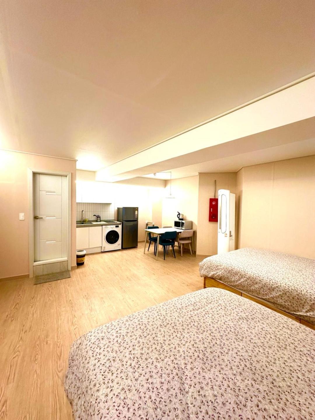 R Guesthouse Jongmyo Сеул Экстерьер фото