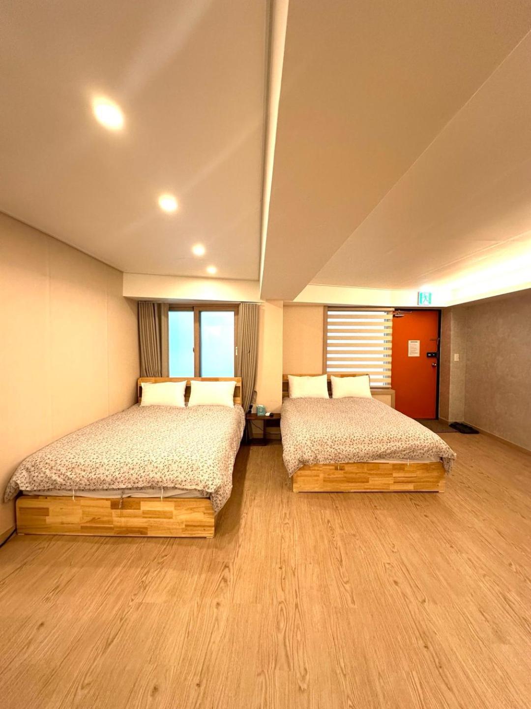 R Guesthouse Jongmyo Сеул Экстерьер фото