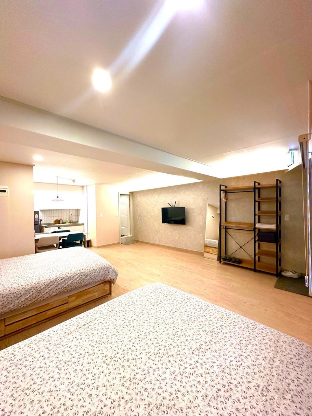 R Guesthouse Jongmyo Сеул Экстерьер фото